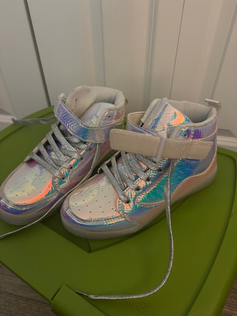 Iridescent High-Top Sneakers - Silver